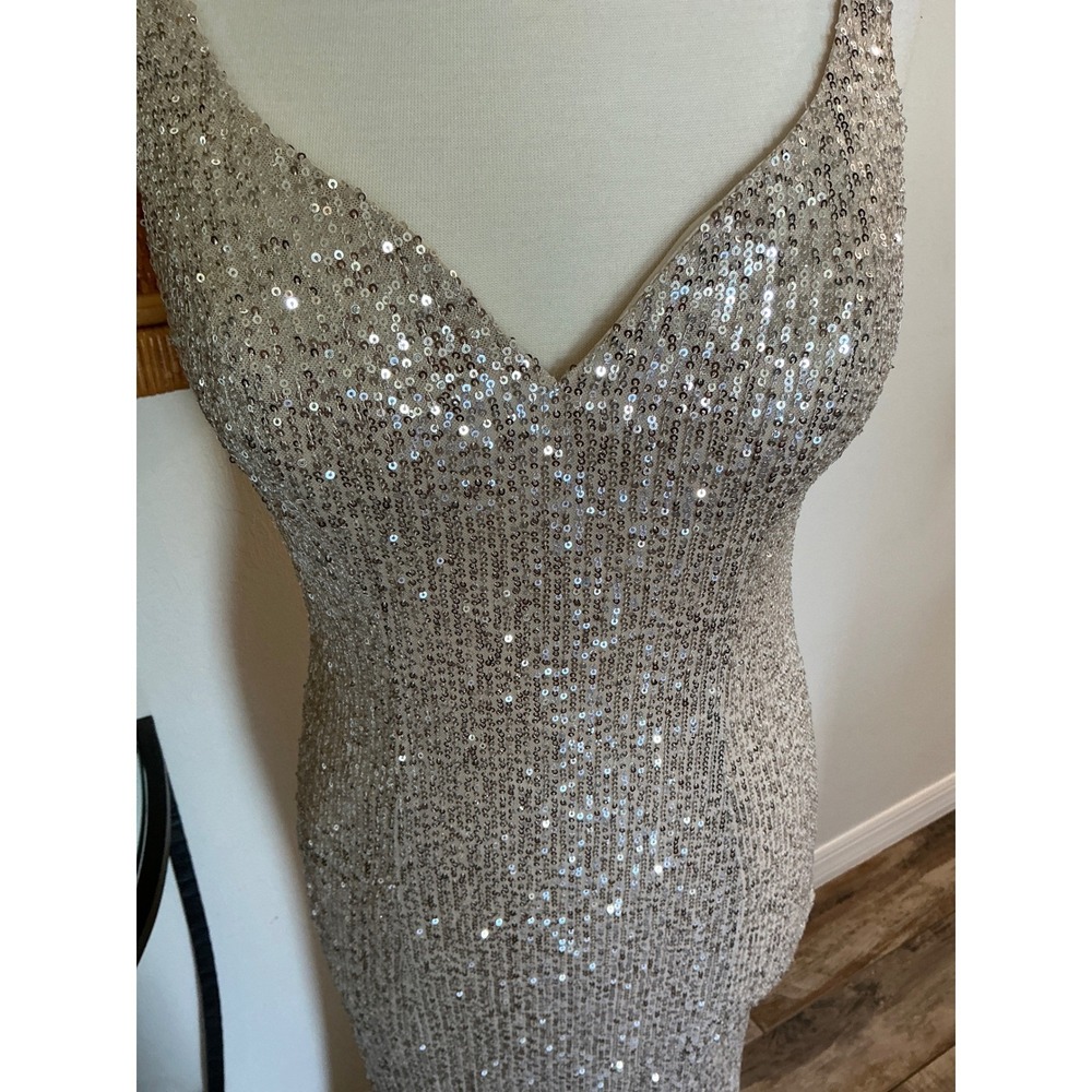 IEENA FOR MACDUGGAL SILVER SEQUIN SWEETHEART NECKLINE UBACK FRONT SLIT GOWN SZ 6 - Picture 3 of 16